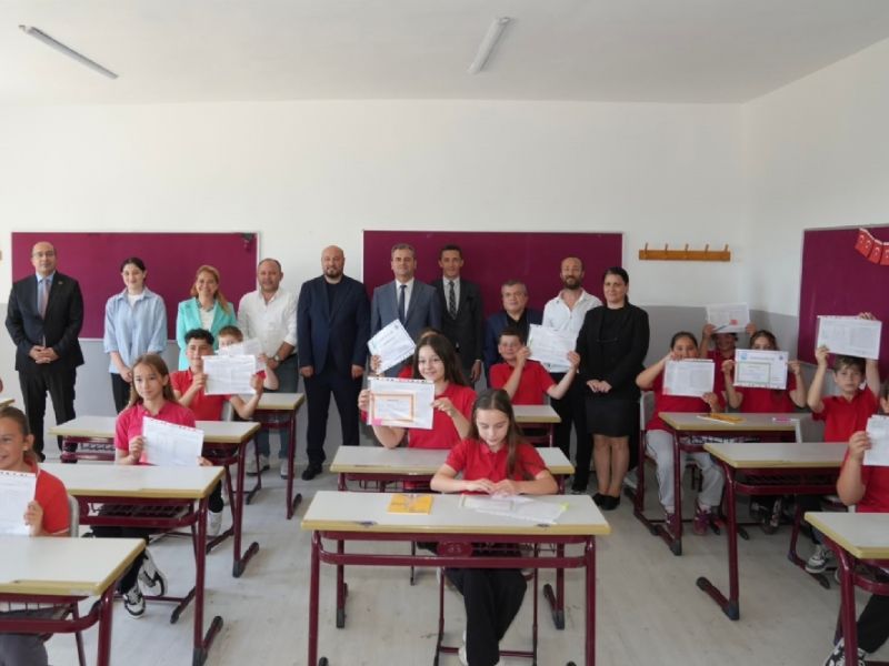 BA�KANIMIZ SAYIN M�GE YILDIZ TOPAK, ��RENC�LER�N KARNE CO�KUSUNA ORTAK OLDU!