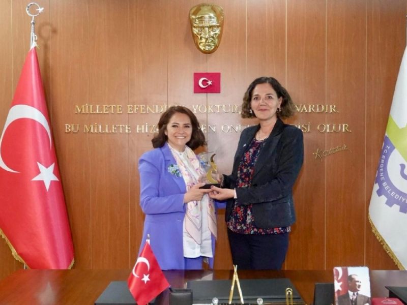 Belediye Bakanmz Sayn Mge Yldz Topaka Byk Onur: En Baarl le Belediye Bakan dl