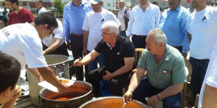 Bakan Yksel, Derneklerin Pikniklerine Katld