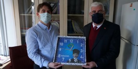 Bakan Yksel Tp Bayramnda Doktorlar da Unutmad