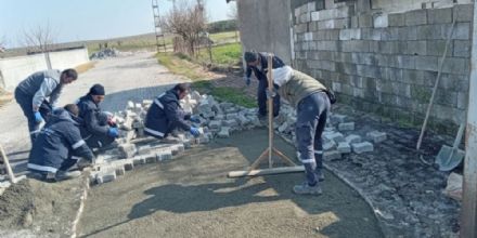 Ergenede Bozulan Yollar Yenileniyor