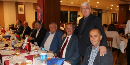 Bakan Yksel Muhtarlar le Yemekte Bulutu