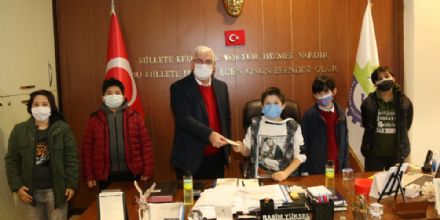 Bakan Yksel, ocuklarmz Can Gnlden Tebrik Ediyorum