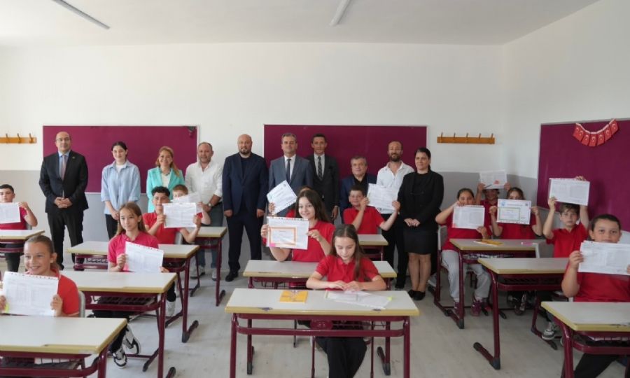 BA�KANIMIZ SAYIN M�GE YILDIZ TOPAK, ��RENC�LER�N KARNE CO�KUSUNA ORTAK OLDU!