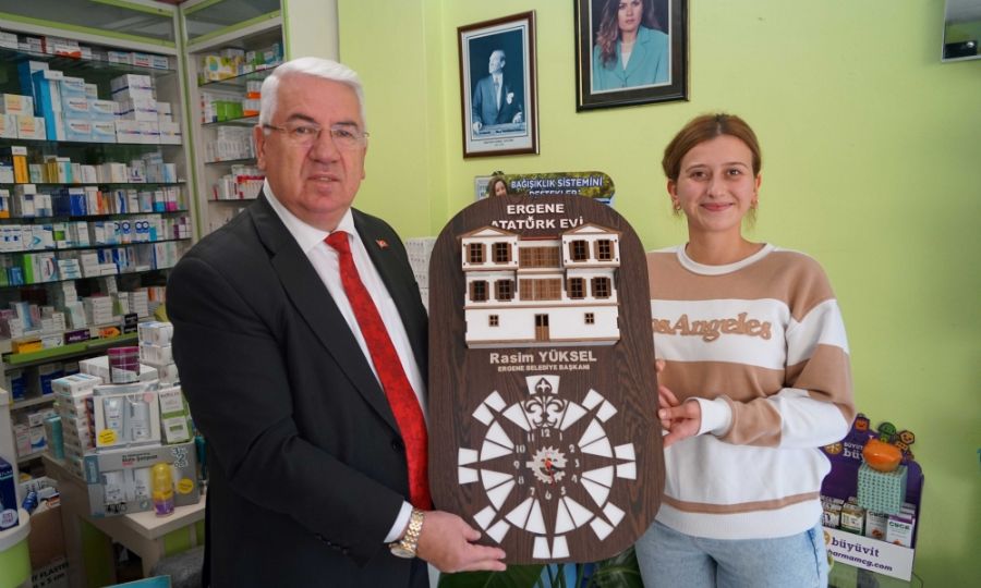 Bakan Ykselden esnafa Atatrk evi motifli saat