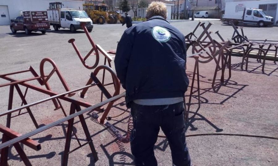 Ergene Belediyesi Oturma Banklarn Kendi Atlyesinde retiyor