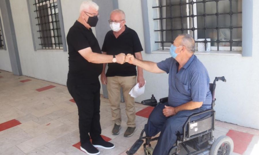 Bakan Yksel Engelli Vatandan Talebini Yerine Getirdi