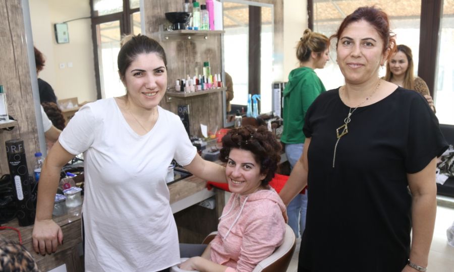 Gelinlerin Sa ve Makyajlarn Ergene Belediyesi Kursiyerleri Yapt