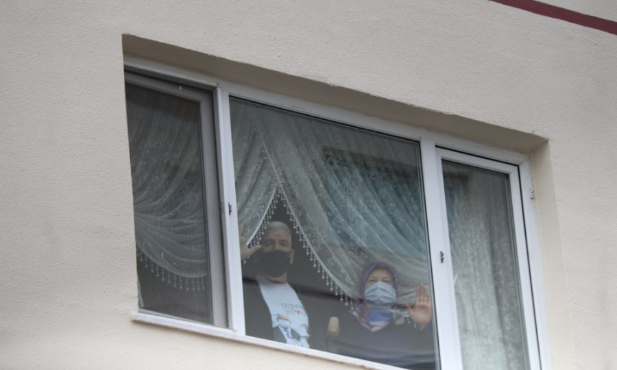 Korona Virüsü Yenen Başkan Rasim Yüksel Evine Geri Döndü