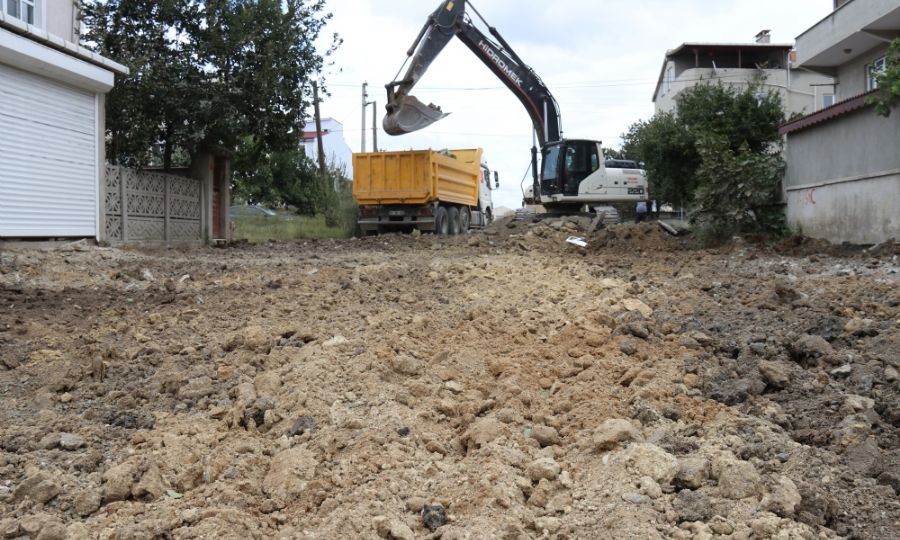 Ergenede Asfalt ncesi Yol Kaz almalar Hz Kesmeden Devam Ediyor
