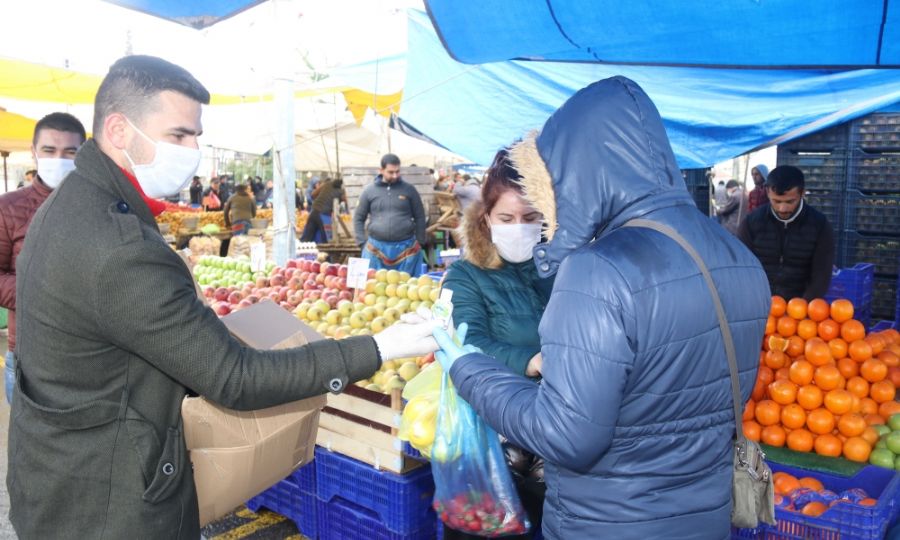Ergene Belediyesi Vatandalara Maske, Eldiven ve Dezenfektan Datmaya Devam Ediyor
