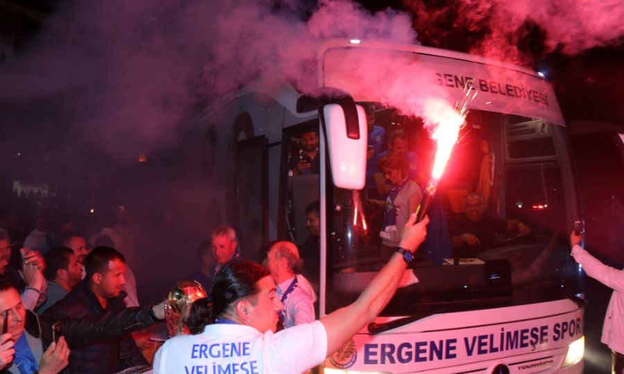 Ergene Velimeespor ampiyonluunu Taraftarlar le Kutlad