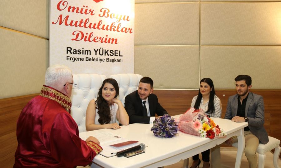 Bakan Yksel Gen iftlerin Nikahn Kyd