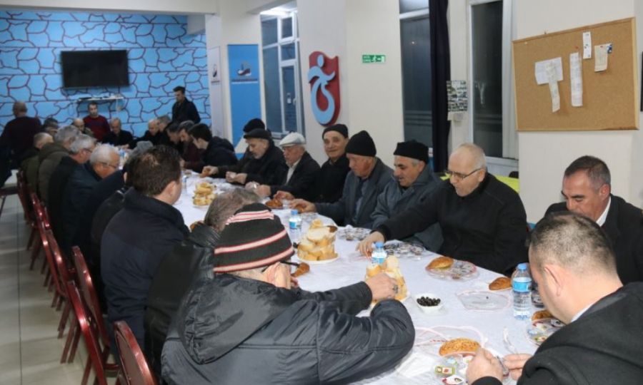 Ba�kan Y�ksel Sa�l�k Mahallesinde Cami Cemaati �le Bulu�tu
