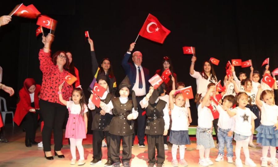 Beren Bebek Çocuk Oyunevi öğrencilerinden 23 Nisan’a yaraşır gösteri