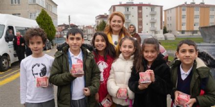 BA�KANIMIZ SAYIN M�GE YILDIZ TOPAK ESNAF VE VATANDA�LARIN KAND�L�N� KUTLADI