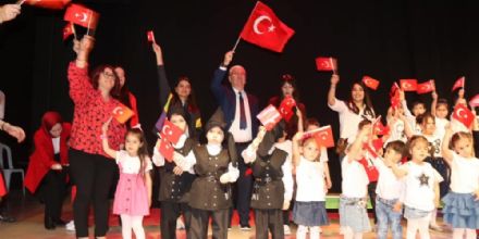 Beren Bebek ocuk Oyunevi rencilerinden 23 Nisana yarar gsteri