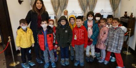 renciler Ergene Atatrk Evini ziyaret ediyor