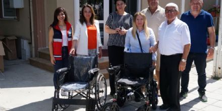 Ergene�de at�k giysiler tekerlekli sandalye oluyor