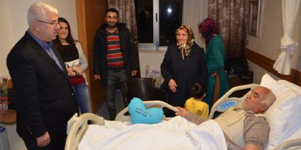 Belediye Bakan Rasim Yksel, Yeni Ylda Hastalar Unutmad
