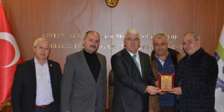 Belediye Bakan Rasim Yksele Plaket Takdim Edildi
