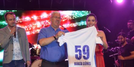 Burcu Gne Ergeneye Unutulmaz Bir Gece Yaatt