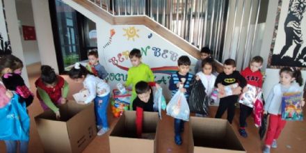 Minikler Kendi Eyalarn Deprem Blgesindeki ocuklara Gnderdi
