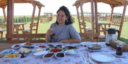 Ergene Belediyesi Kral �ilek Kafe�de Kahvalt� Servisi Ba�lad�