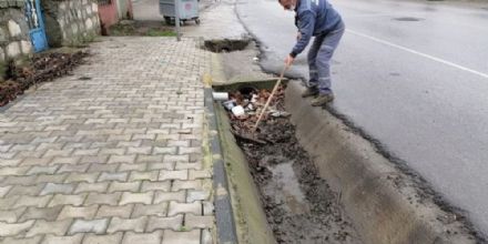 Ergenede Yamur Suyu Kanallar ve Yamur Suyu Izgaralar Temizlendi