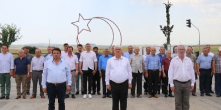 Atatürk Anıtına Çelenk Sunularak Kızılcıklı Mahmut Pehlivan Anıtına Karanfil Bırakıldı