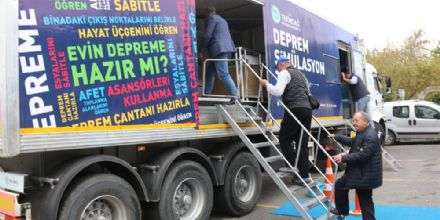 Deprem Simülasyon Tırında Ergene’de Vatandaşlara ve Öğrencilere Eğitimi Verildi