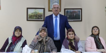 Bakan Yksel Huzur Evi Sakinlerini Unutmad
