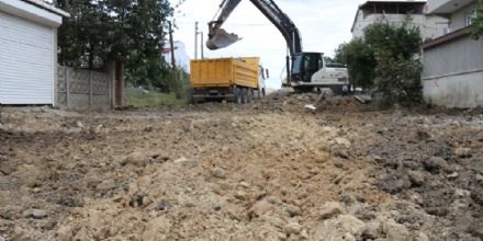 Ergenede Asfalt ncesi Yol Kaz almalar Hz Kesmeden Devam Ediyor