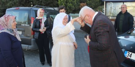 Ergene Belediye Bakan Rasim Yksel Umrecileri Dualarla Uurlad