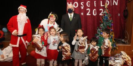 Beren Bebek ocuk Oyun Evindeki Kkler Ylba Programnda Doyasya Elendi