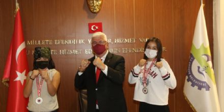 �ampiyonlardan Ba�kan�a Ziyaret