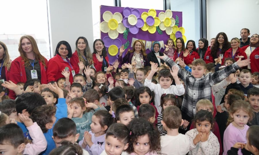BA�KANIMIZ SAYIN M�GE YILDIZ TOPAK, ��RENC�LER�N KARNE HEYECANINA ORTAK OLDU