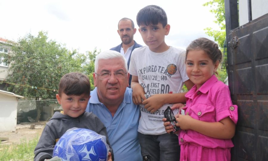 Bakan Yksel bayramda Ergeneyi kar kar dolat