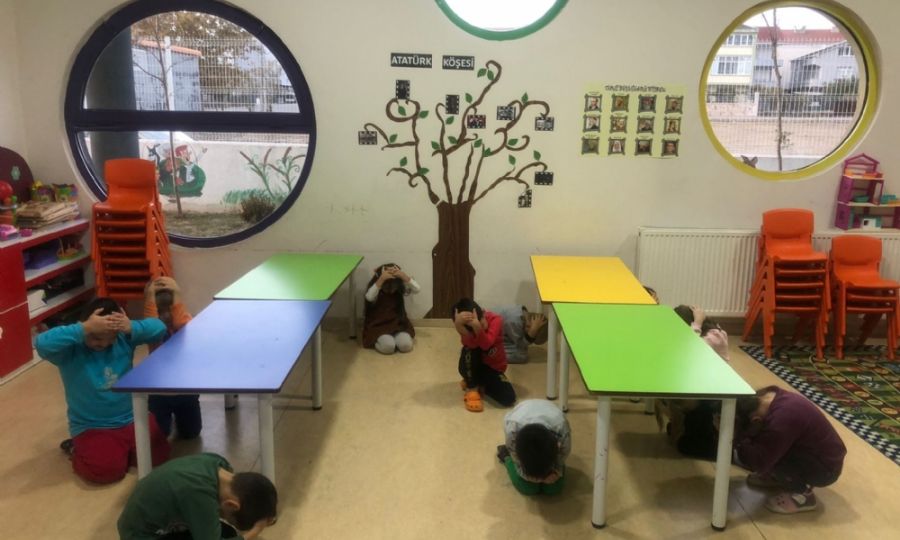 Beren Bebek ocuk Oyun Evi rencilerinden deprem tatbikat