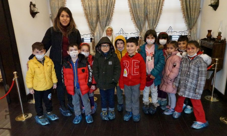 renciler Ergene Atatrk Evini ziyaret ediyor
