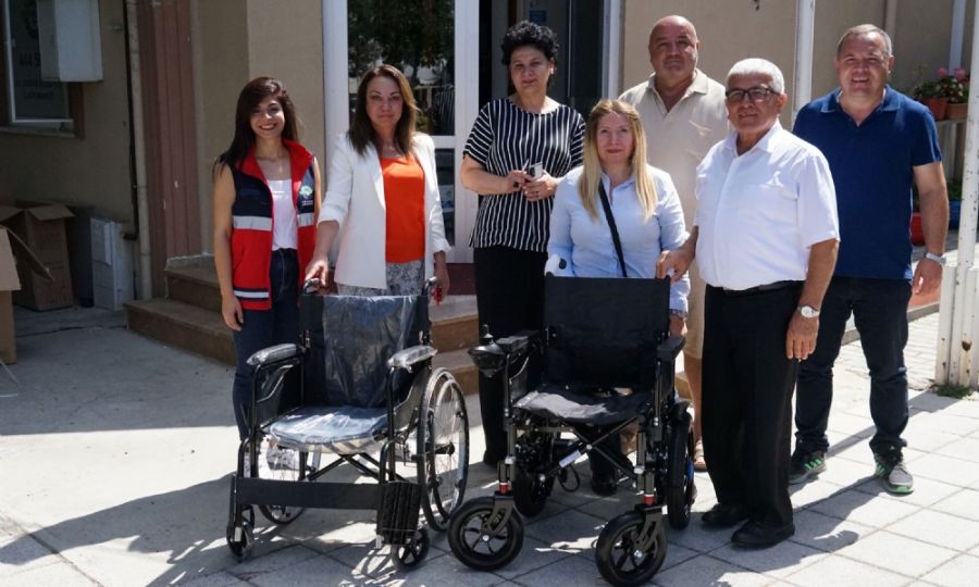 Ergene�de at�k giysiler tekerlekli sandalye oluyor