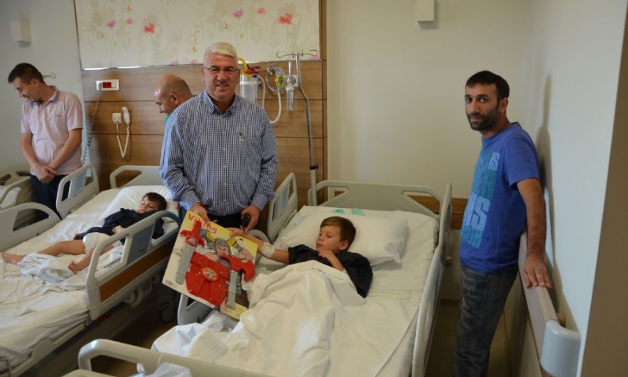 Bakan Yksel Snnet Olan ocuklar Ziyaret Etti