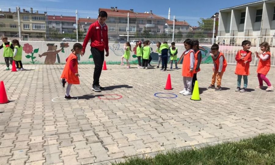Ergene Belediyesi Beren Bebek �ocuk Oyun Evinde K���kler E�lenerek Spor Yapt�