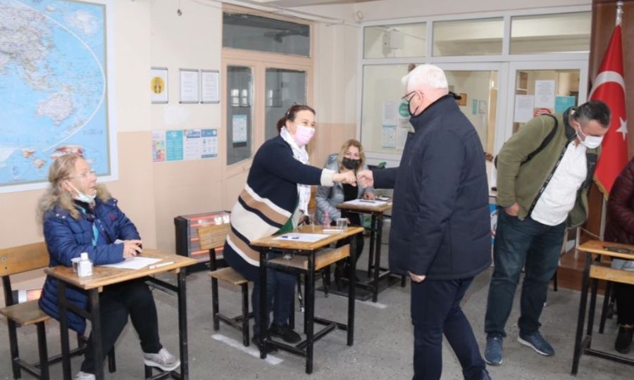 Bakan Yksel Bulgaristan Seimleri in Oy Kullanlan Okullar Ziyaret Etti