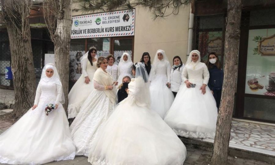 Gelinlerin Sa ve Makyajlarn Ergene Belediyesi Kursiyerleri Yapt