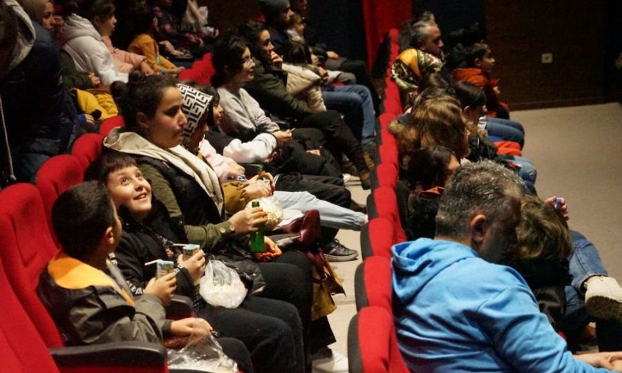 Ergenede ocuklar Ara Tatilde Sinema Keyfi Yaadlar
