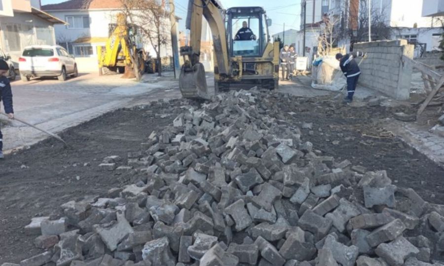 Ergene Belediyesi Deforme Olan Yollar Onaryor
