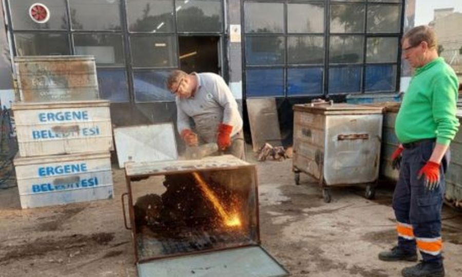 Ergene Belediyesi ��p Konteynerlerinin Bak�m ve Onar�m�n� Yap�yor
