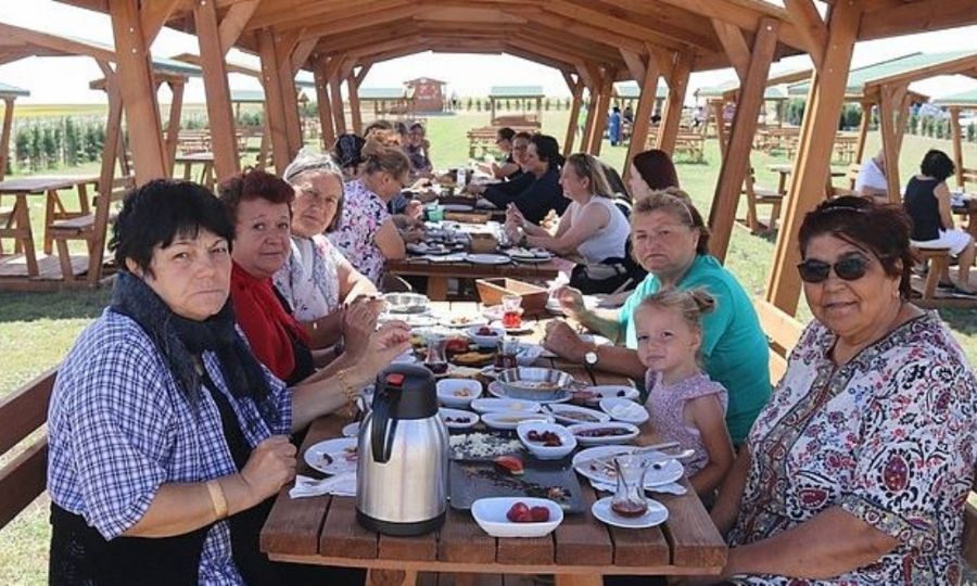 Ergene Belediyesi ilek Tarlasnda ilek Satlar ve Kahvalt Hizmeti Devam Ediyor