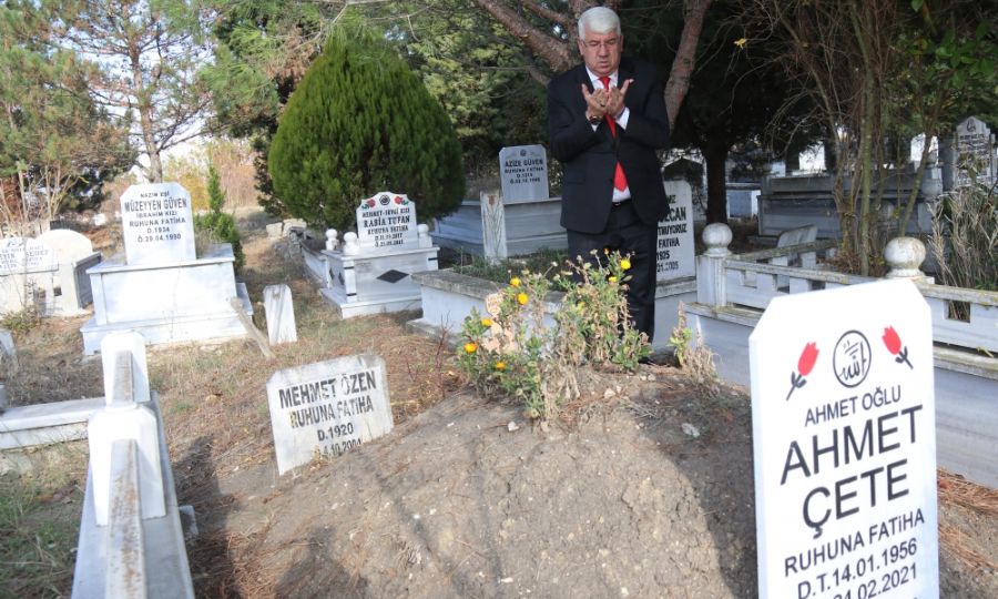 Bakan Yksel Rahmetli Muhtar Kabri Banda And